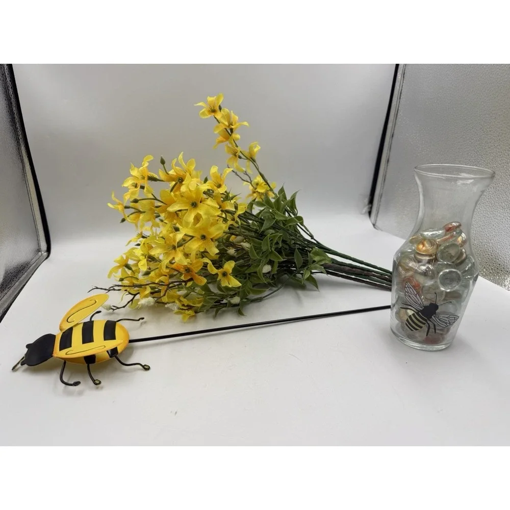 Bees - Flower Floral Arrangement - Spring Summer Decoration - Table Centerpiece